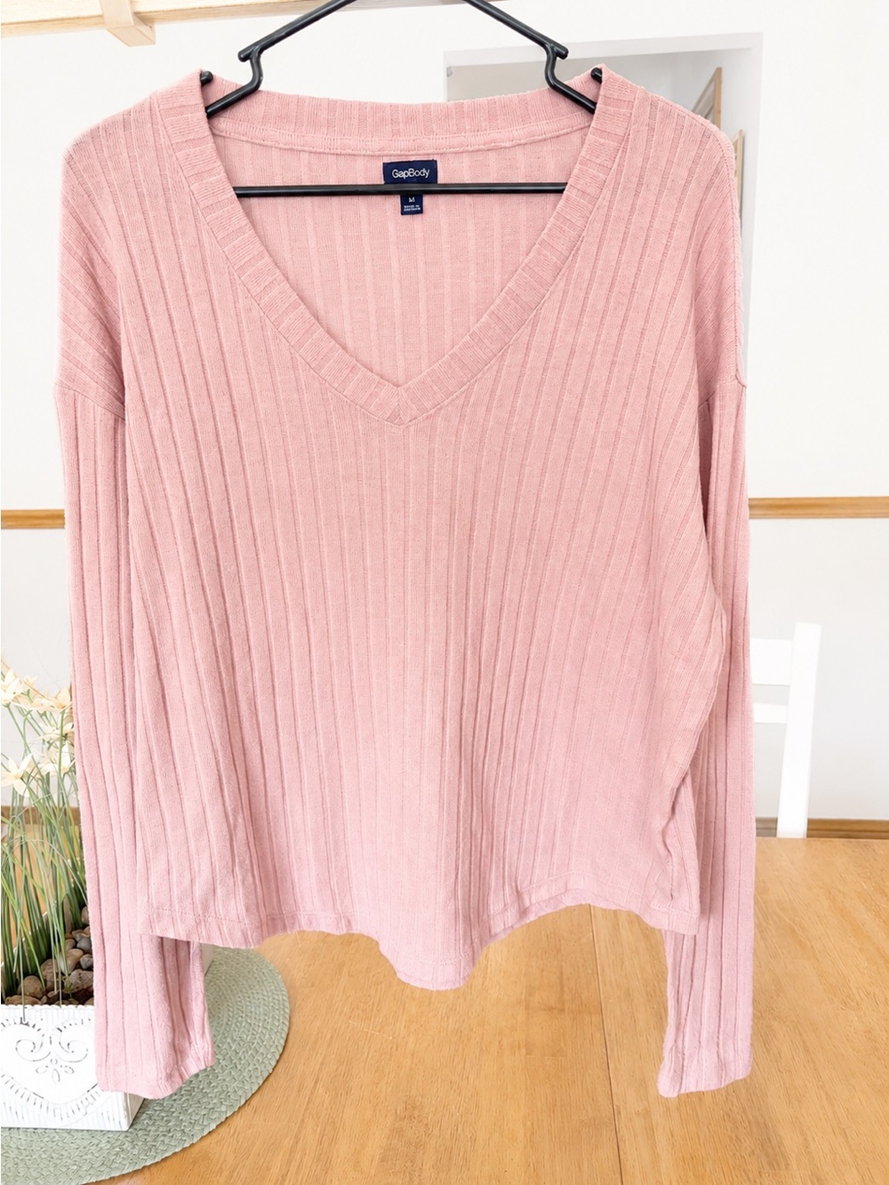 GapBody Ribbed V-Neck Long Sleeve Top Blush Pink Medium Soft Knit